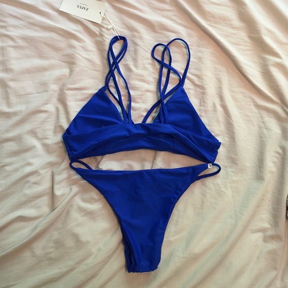 Bikini - Picture 3 of 3